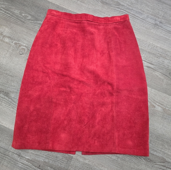 Red suede mini skirt size 11/12 - Picture 2 of 7